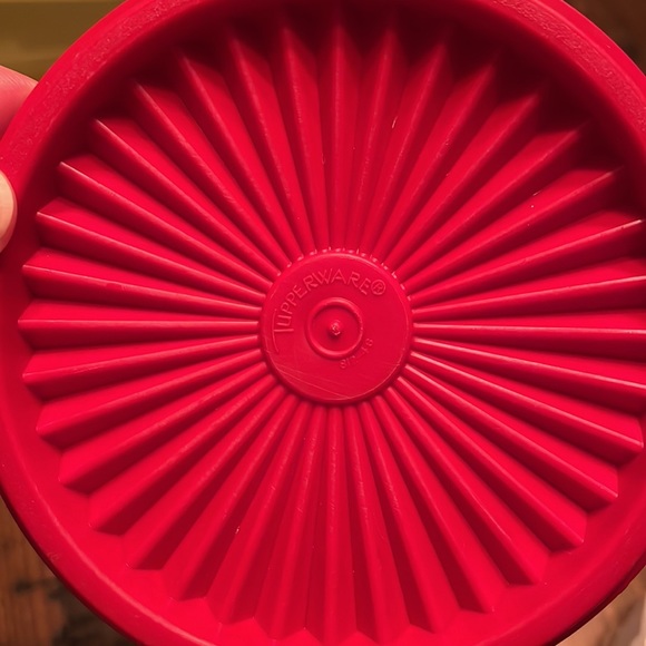 Vintage Tupperware containers with red lids - Picture 3 of 7